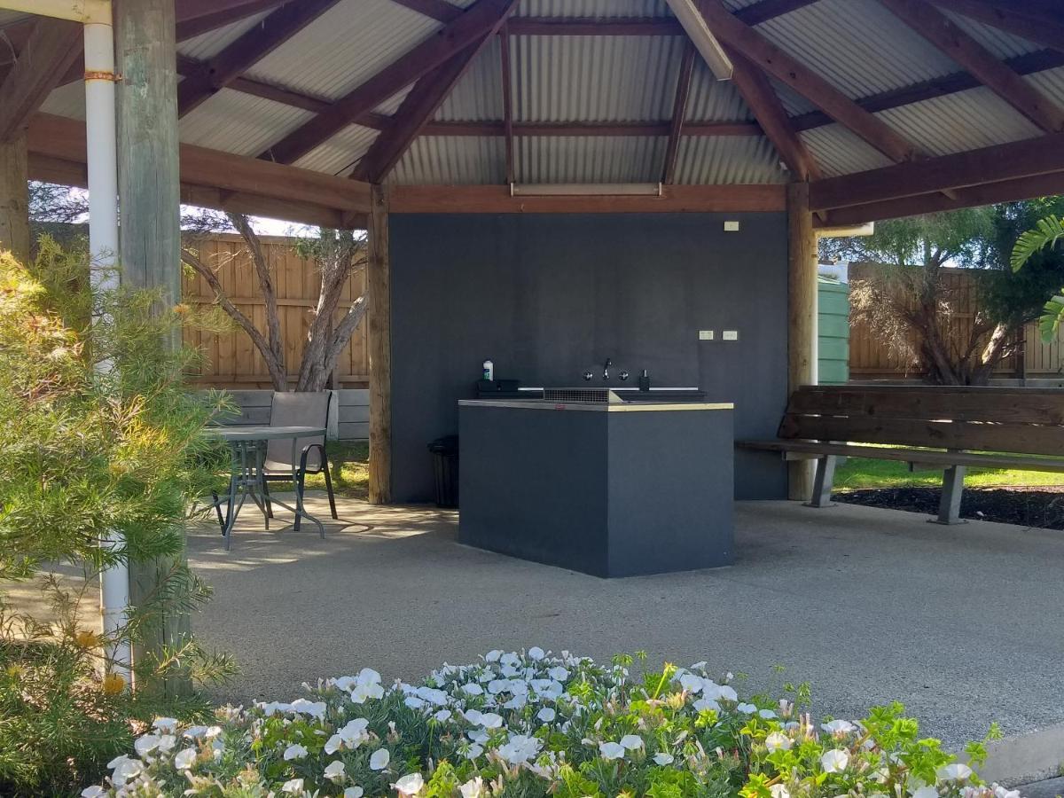 Island Cove Villas 카우즈 외부 사진
