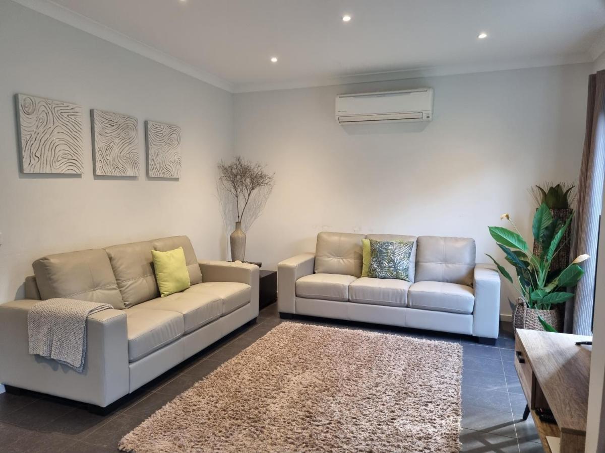 Island Cove Villas 카우즈 외부 사진