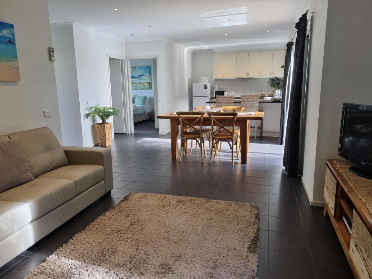 Island Cove Villas 카우즈 외부 사진