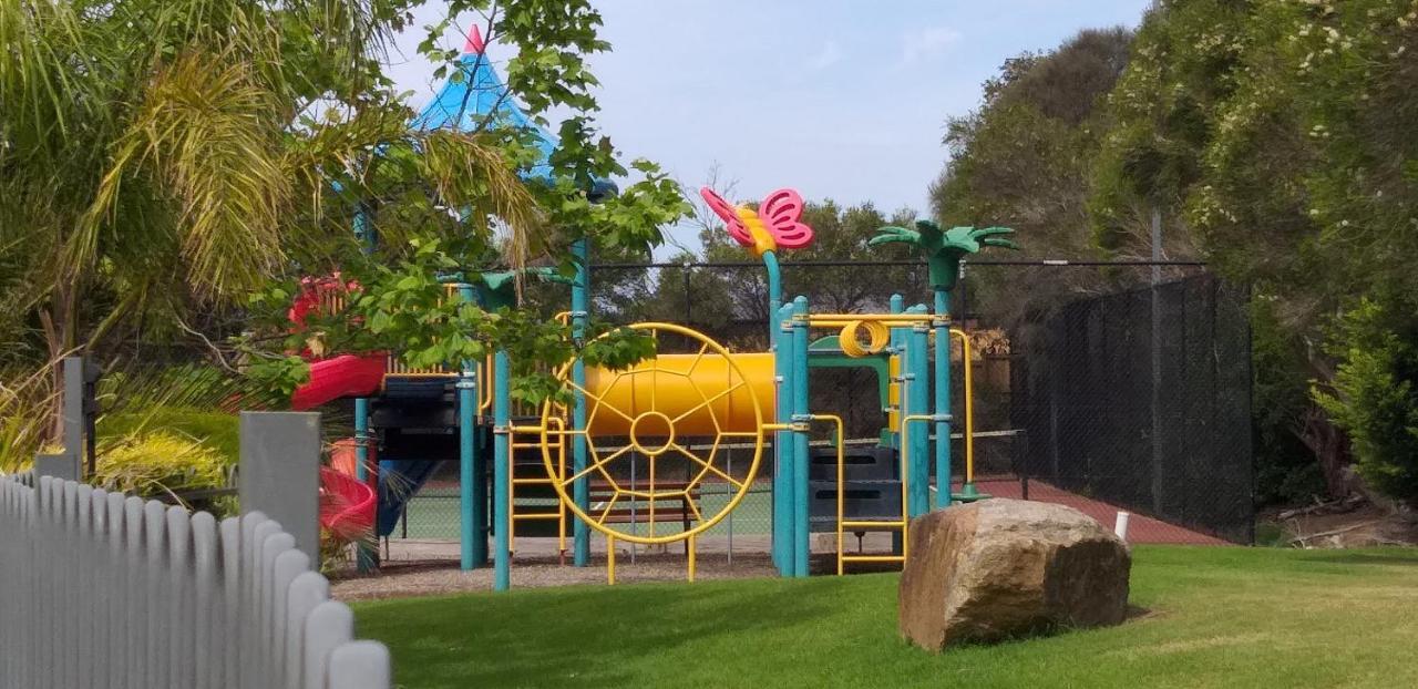 Island Cove Villas 카우즈 외부 사진